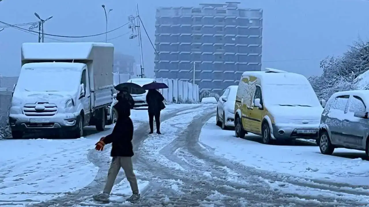 Hatay Beyaza Büründü: İki İlçede Okullar Tatil! 1
